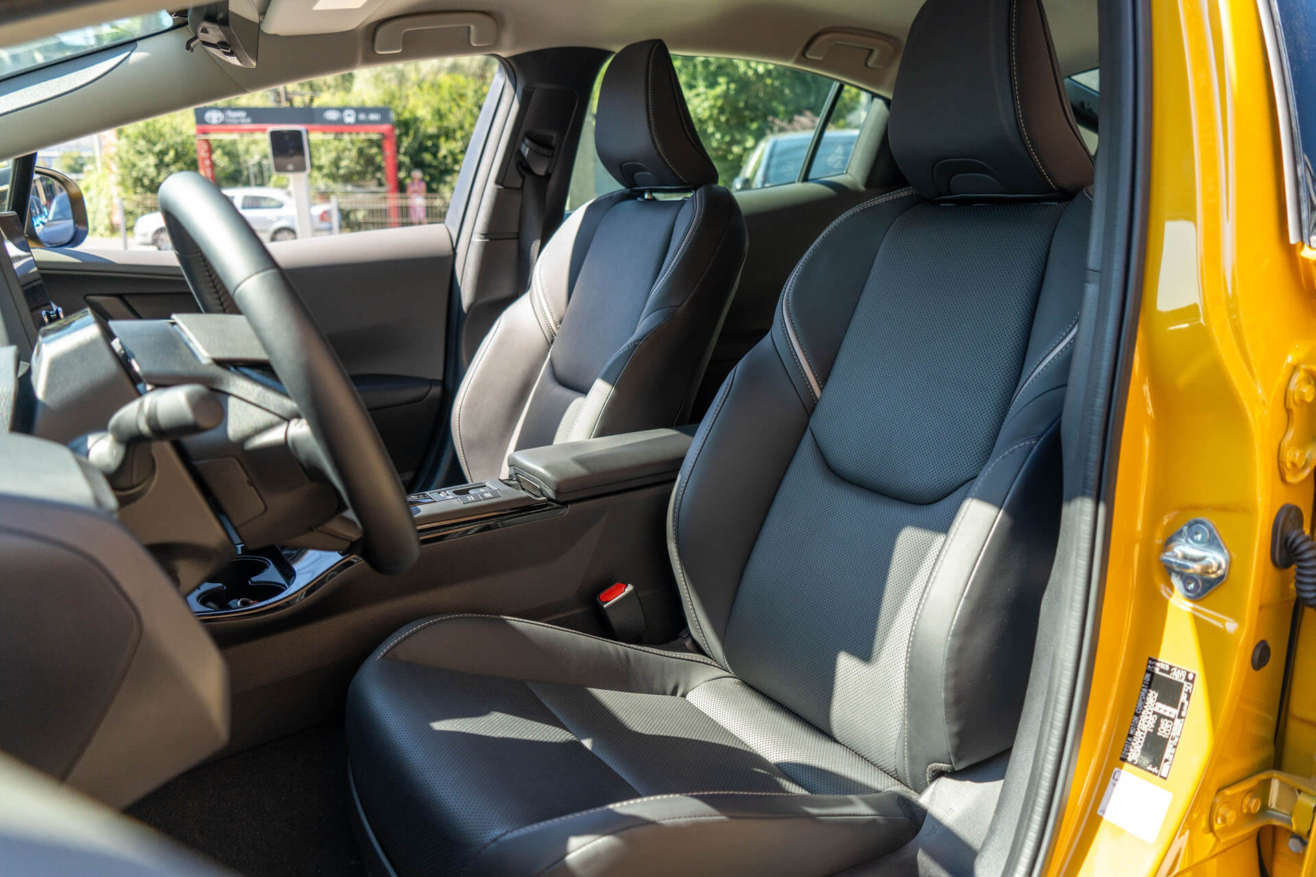 Toyota Prius PHEV 2.0 Style Plus - Samsaru's Car Outlet