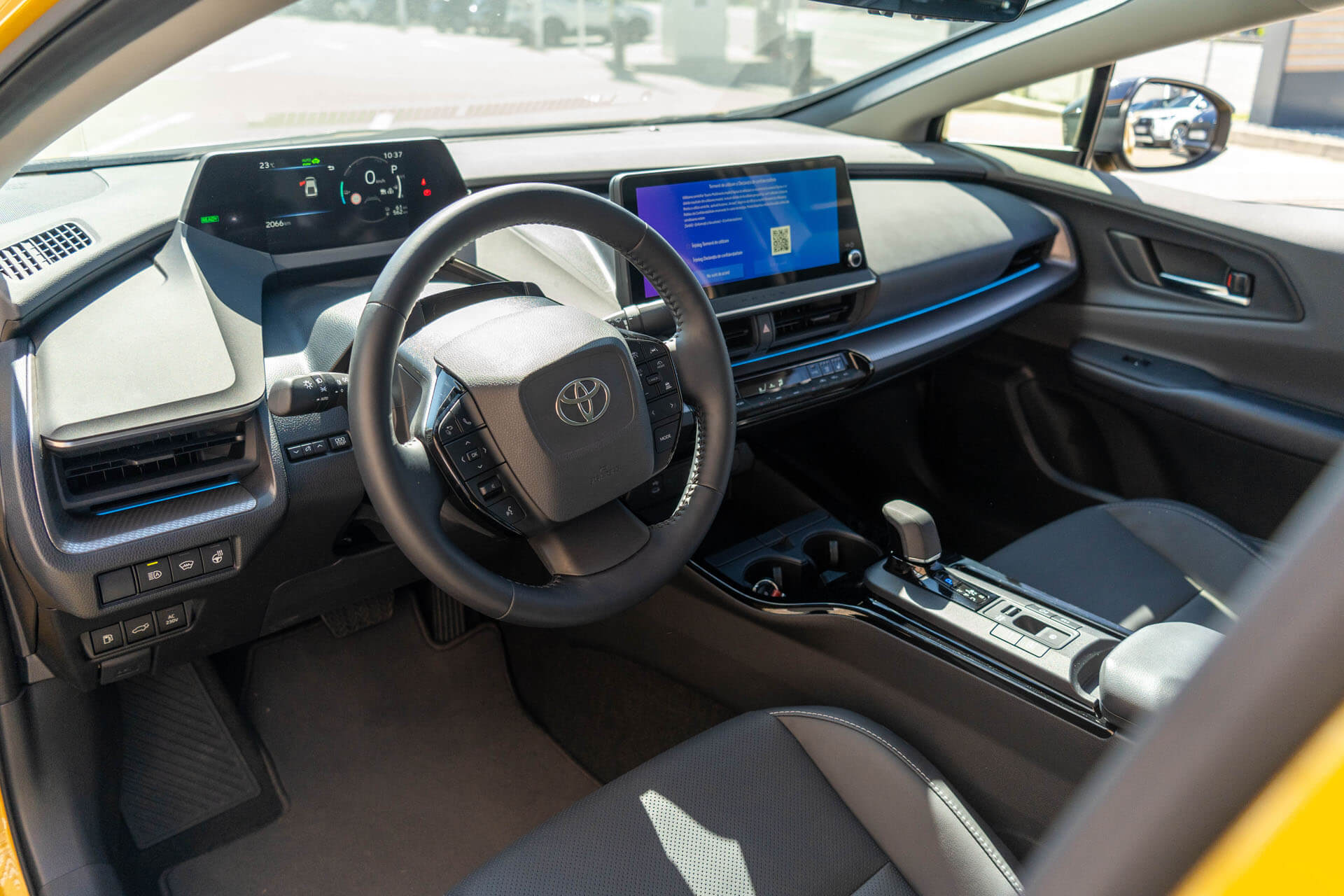 Toyota Prius PHEV 2.0 Style Plus - Samsaru's Car Outlet