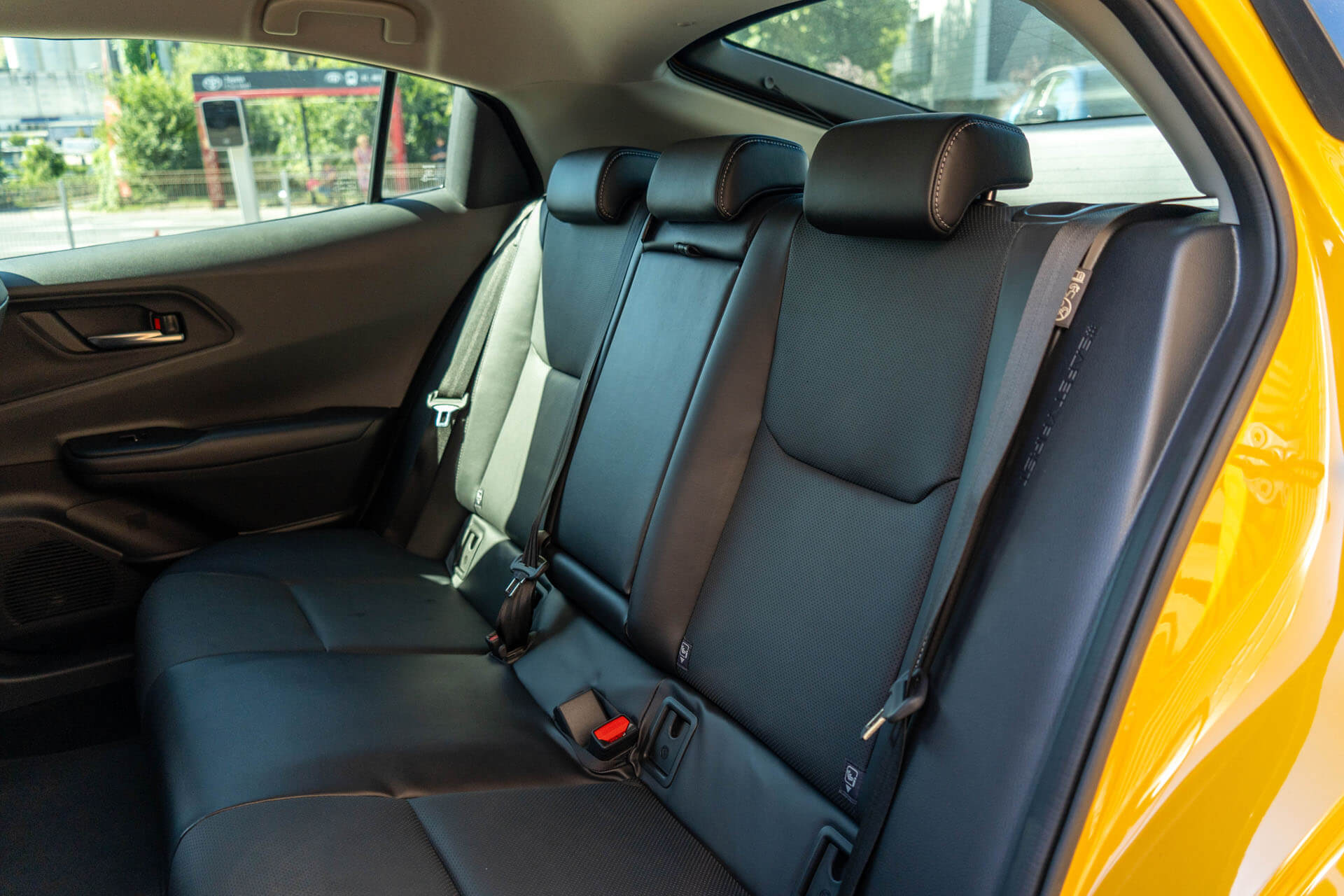 Toyota Prius PHEV 2.0 Style Plus - Samsaru's Car Outlet