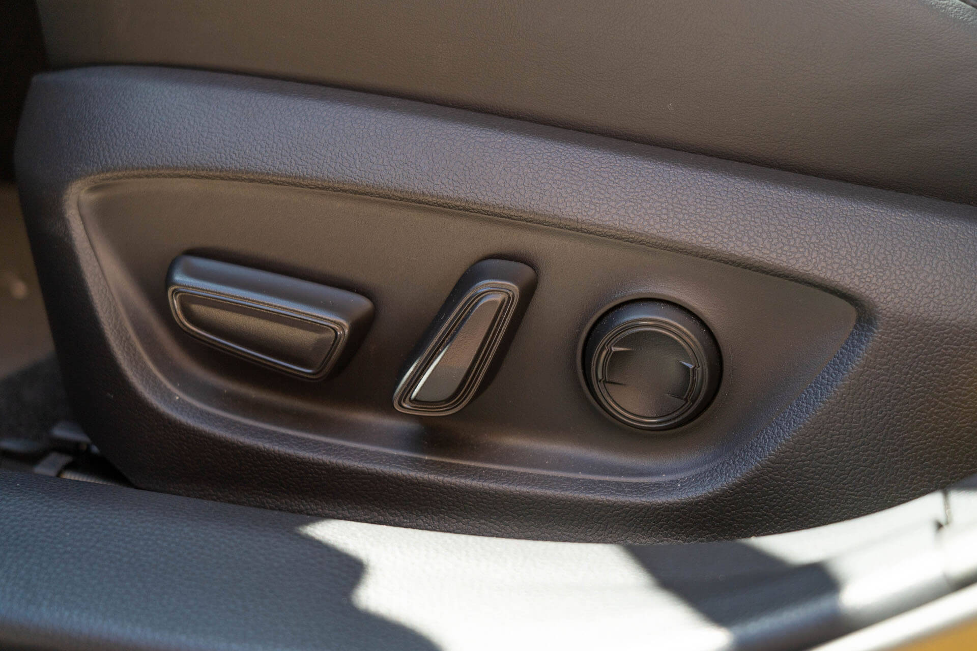 Toyota Prius PHEV 2.0 Style Plus - Samsaru's Car Outlet