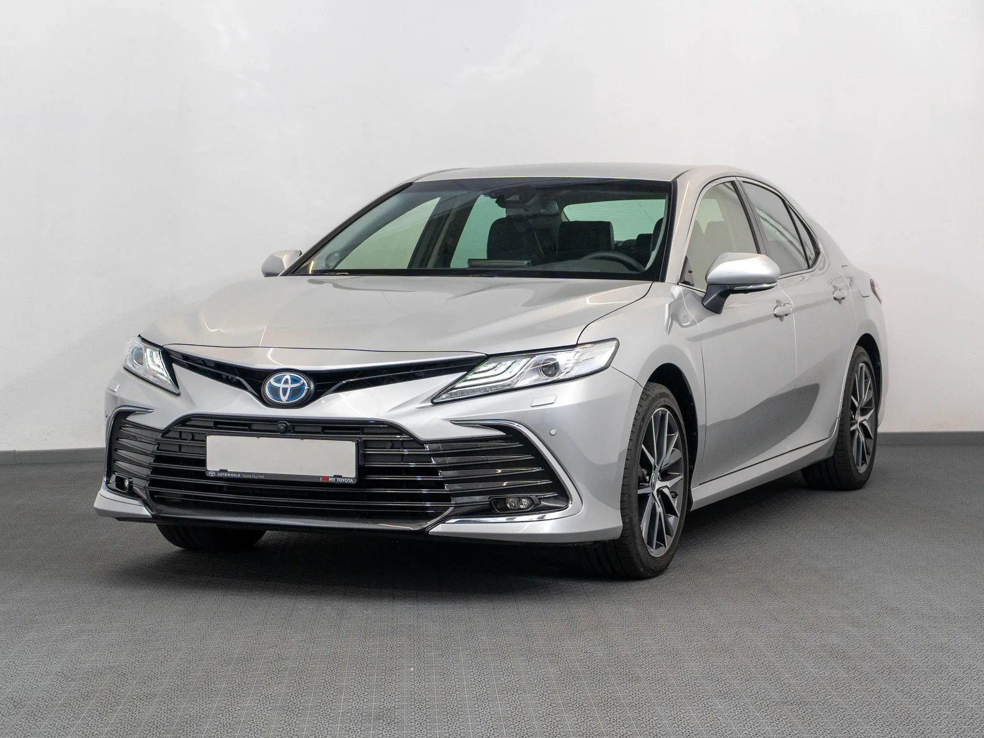 Toyota Camry 2.5 Hybrid Business Automatic - Samsaru's Car Outlet