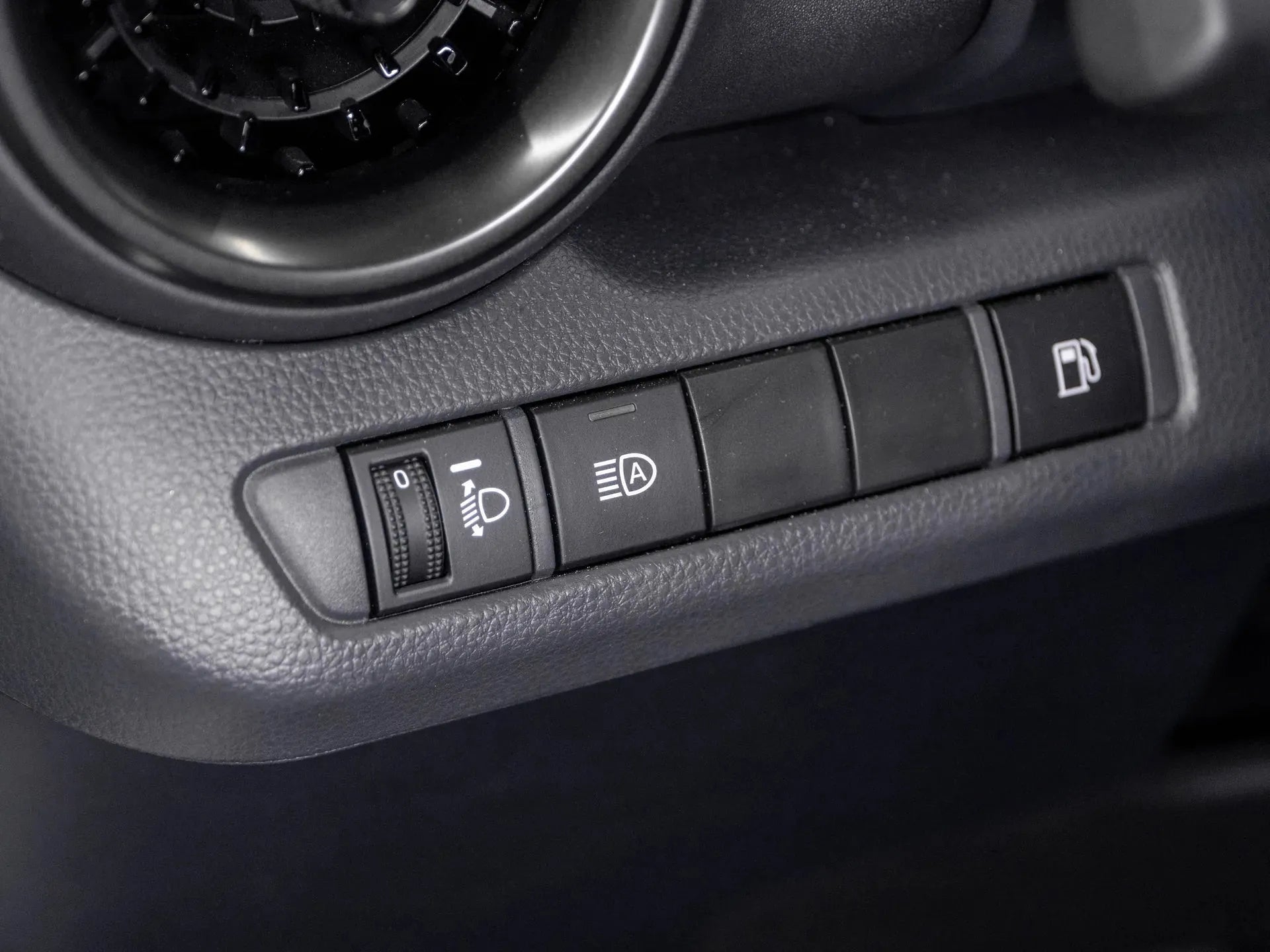 Toyota C-HR 1.8 Hybrid Active Drive CVT - Samsaru's Car Outlet