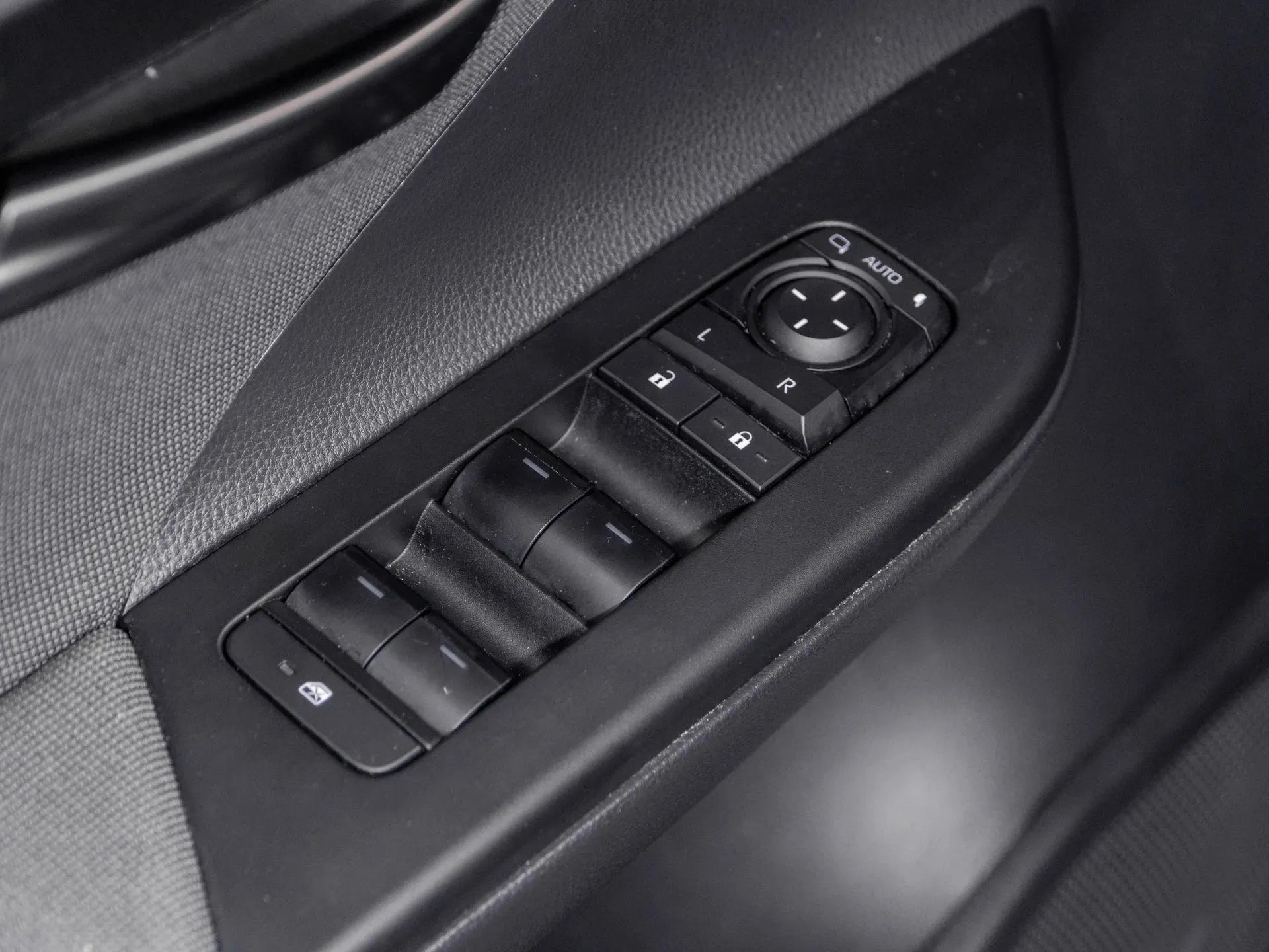 Toyota C-HR 1.8 Hybrid Active Drive CVT - Samsaru's Car Outlet
