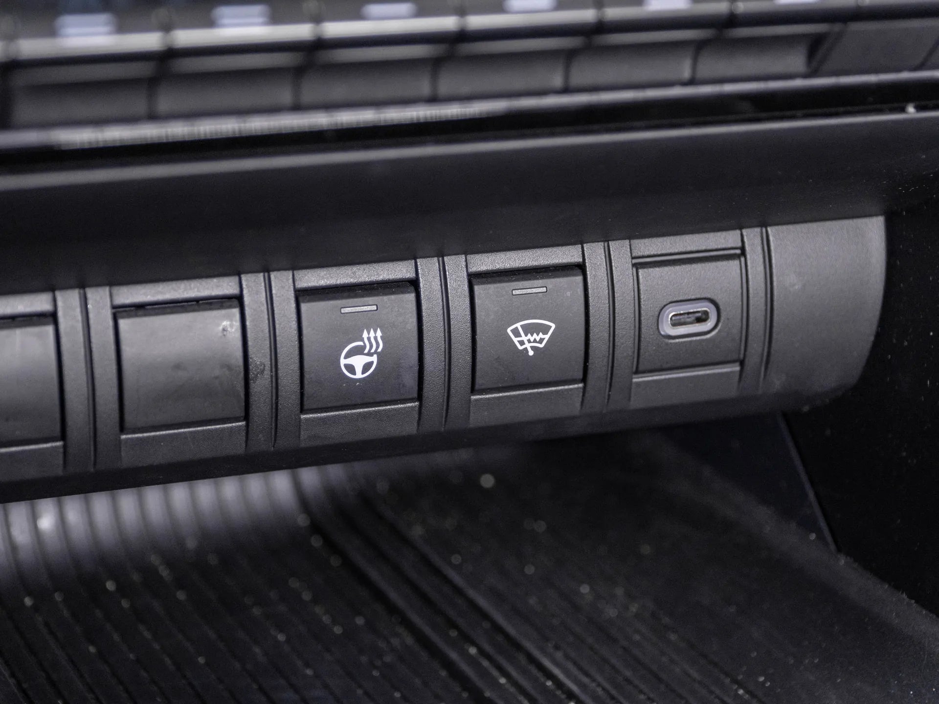 Toyota C-HR 1.8 Hybrid Active Drive CVT - Samsaru's Car Outlet