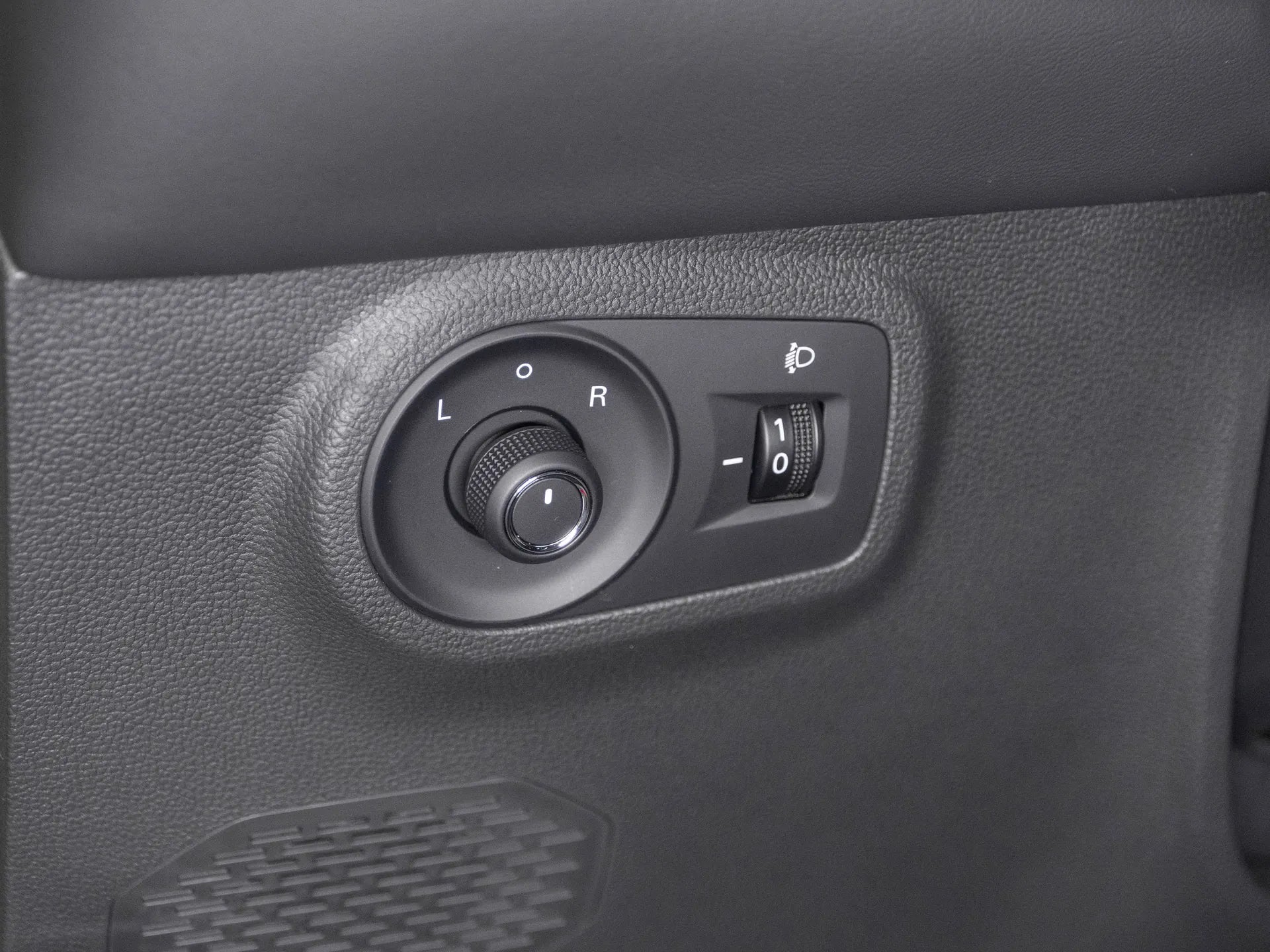 MG ZS EV Electric 156 CP Rosu - Samsaru's Car Outlet