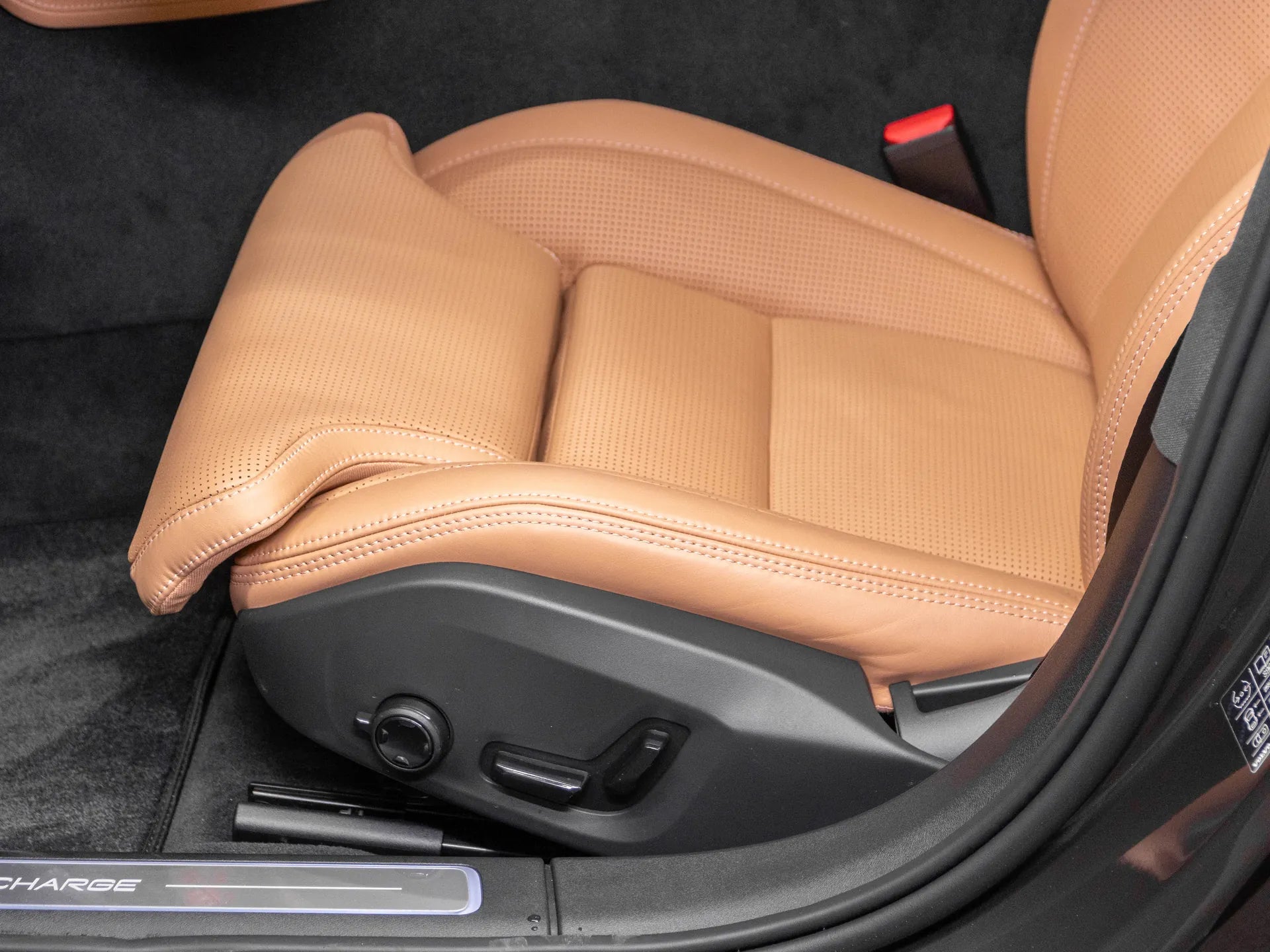Volvo S90 ULTIMATE DARK 2.0 Hybrid Plug-In 310 CP Maro - Samsaru's Car Outlet