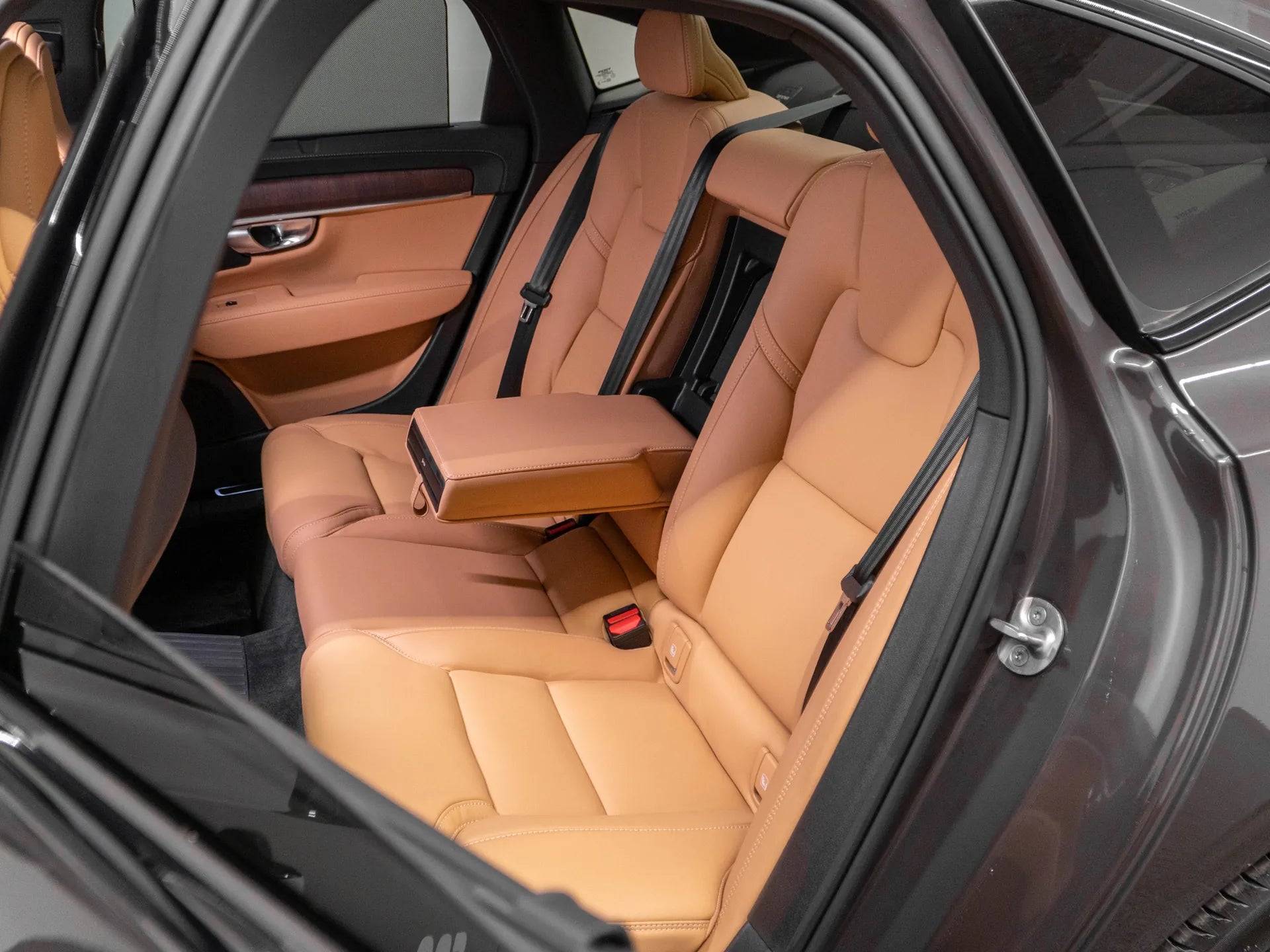 Volvo S90 ULTIMATE DARK 2.0 Hybrid Plug-In 310 CP Maro - Samsaru's Car Outlet