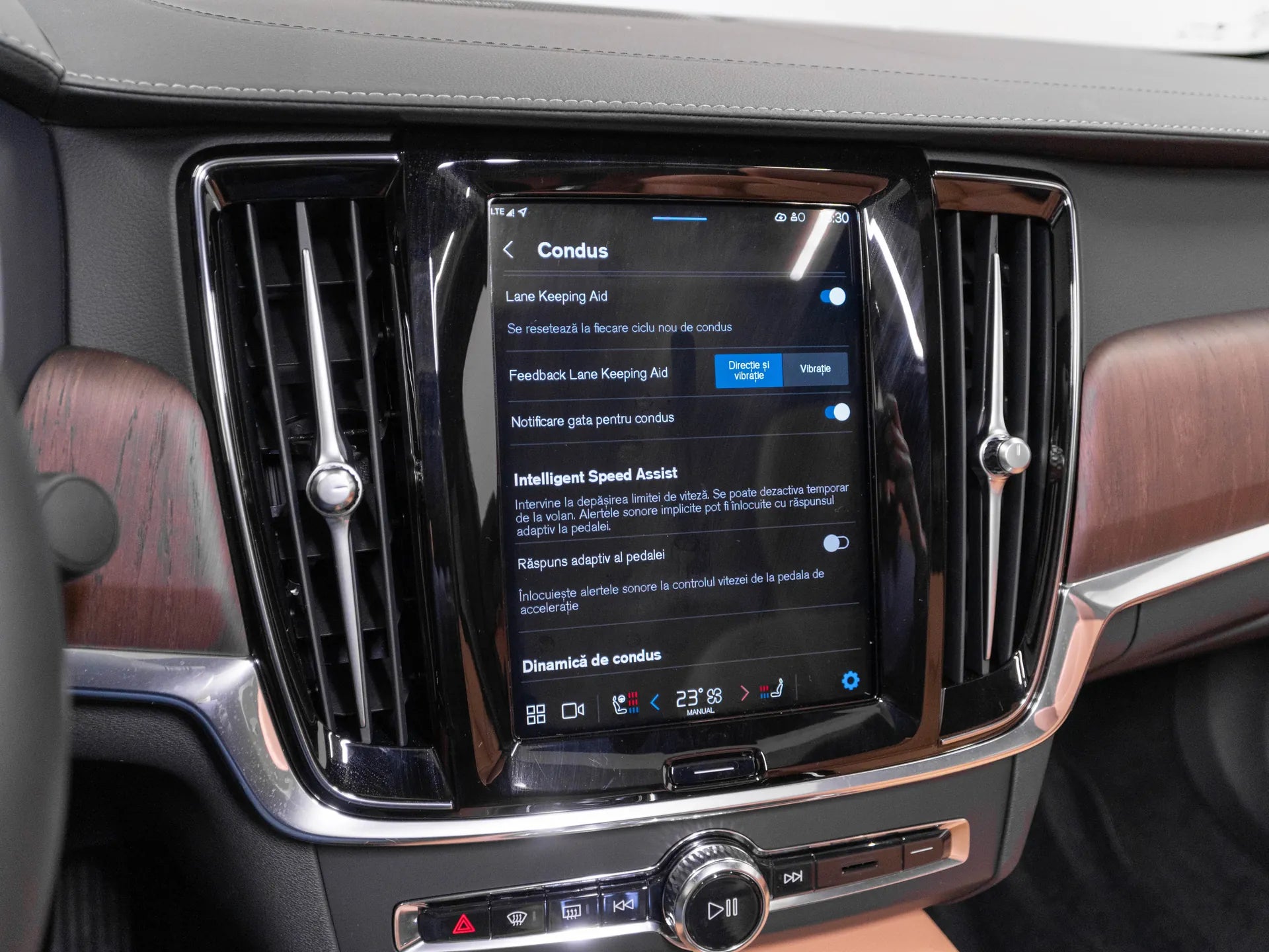 Volvo S90 ULTIMATE DARK 2.0 Hybrid Plug-In 310 CP Maro - Samsaru's Car Outlet