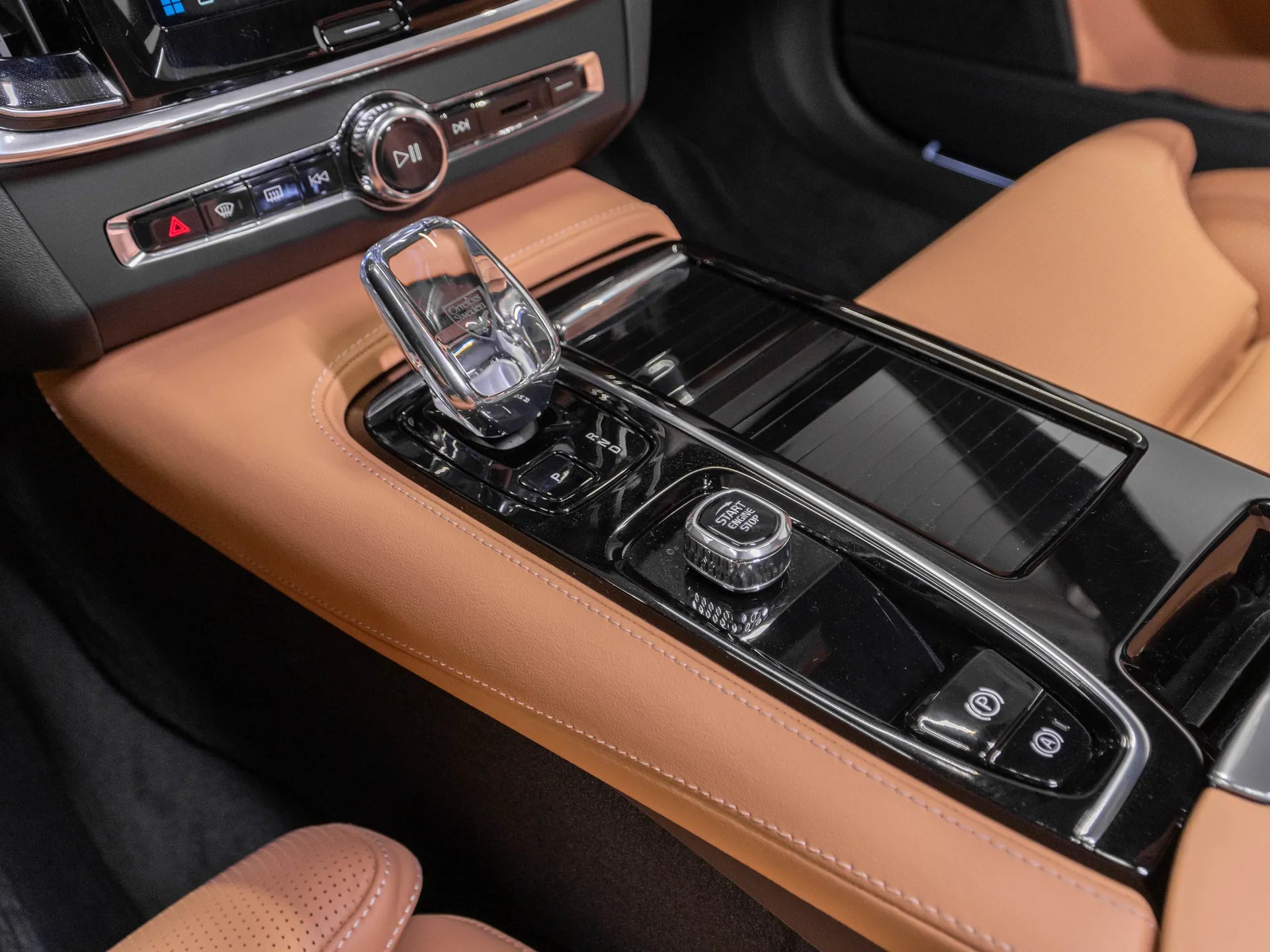 Volvo S90 ULTIMATE DARK 2.0 Hybrid Plug-In 310 CP Maro - Samsaru's Car Outlet