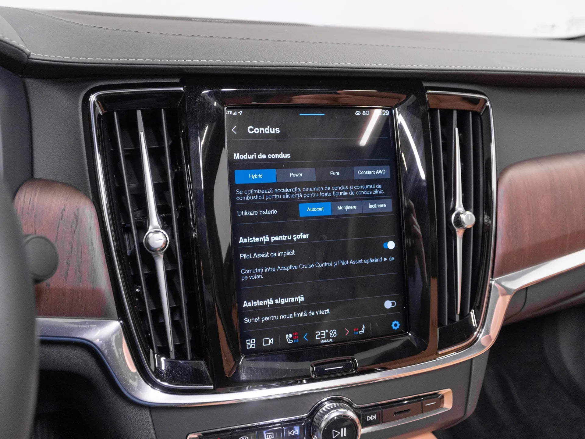Volvo S90 ULTIMATE DARK 2.0 Hybrid Plug-In 310 CP Maro - Samsaru's Car Outlet