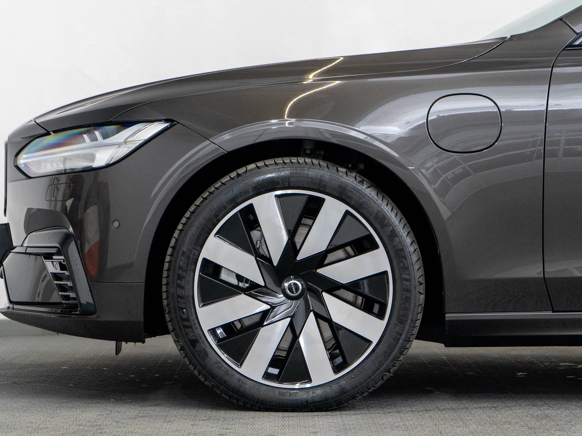 Volvo S90 ULTIMATE DARK 2.0 Hybrid Plug-In 310 CP Maro - Samsaru's Car Outlet