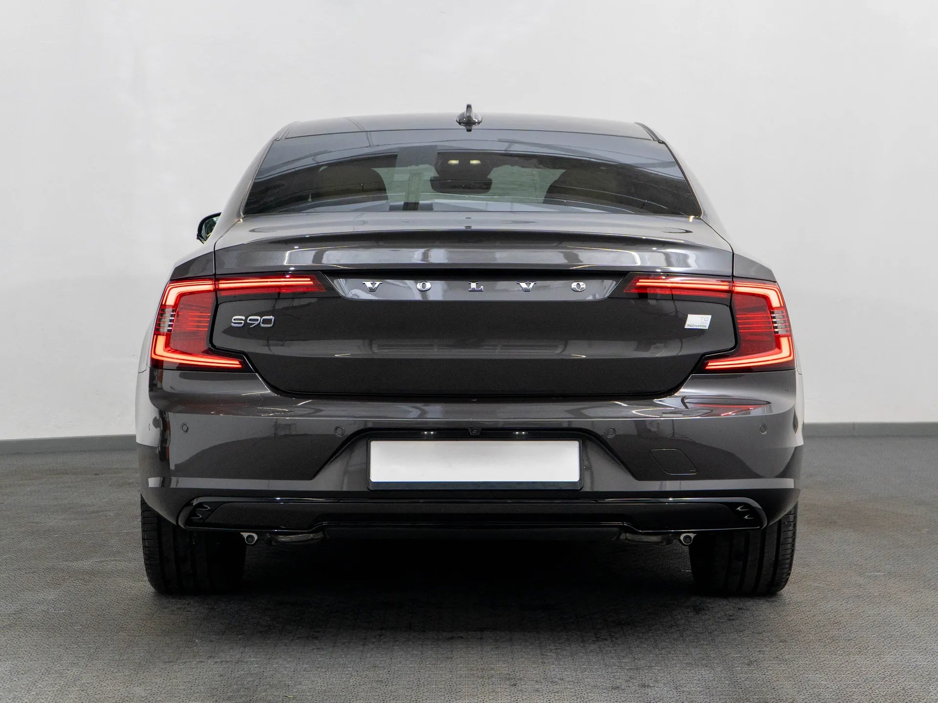 Volvo S90 ULTIMATE DARK 2.0 Hybrid Plug-In 310 CP Maro - Samsaru's Car Outlet