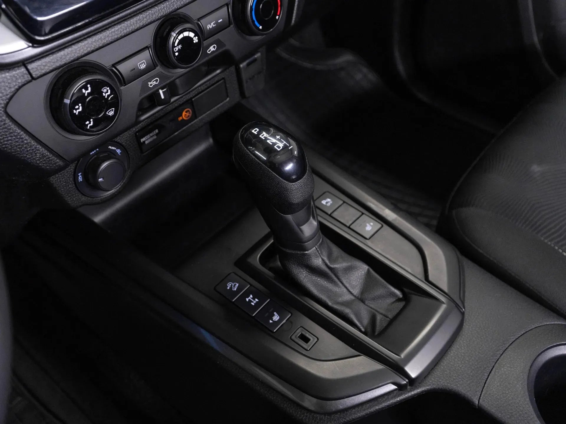 Isuzu D-Max Diesel Portocaliu - Samsaru's Car Outlet