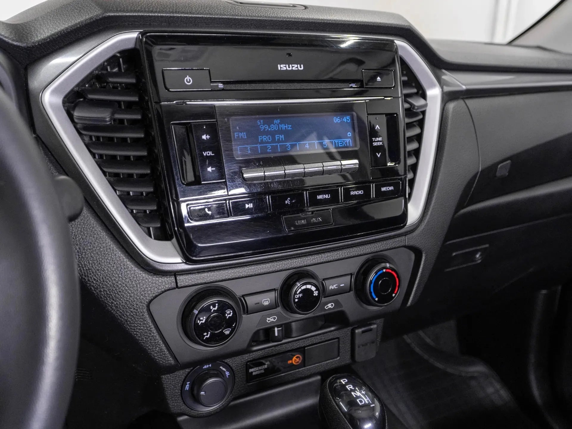 Isuzu D-Max Diesel Portocaliu - Samsaru's Car Outlet