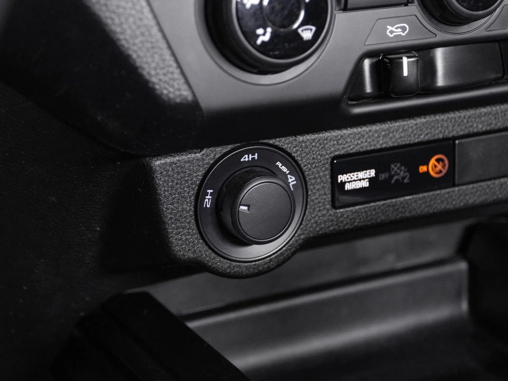 Isuzu D-Max Diesel Portocaliu - Samsaru's Car Outlet