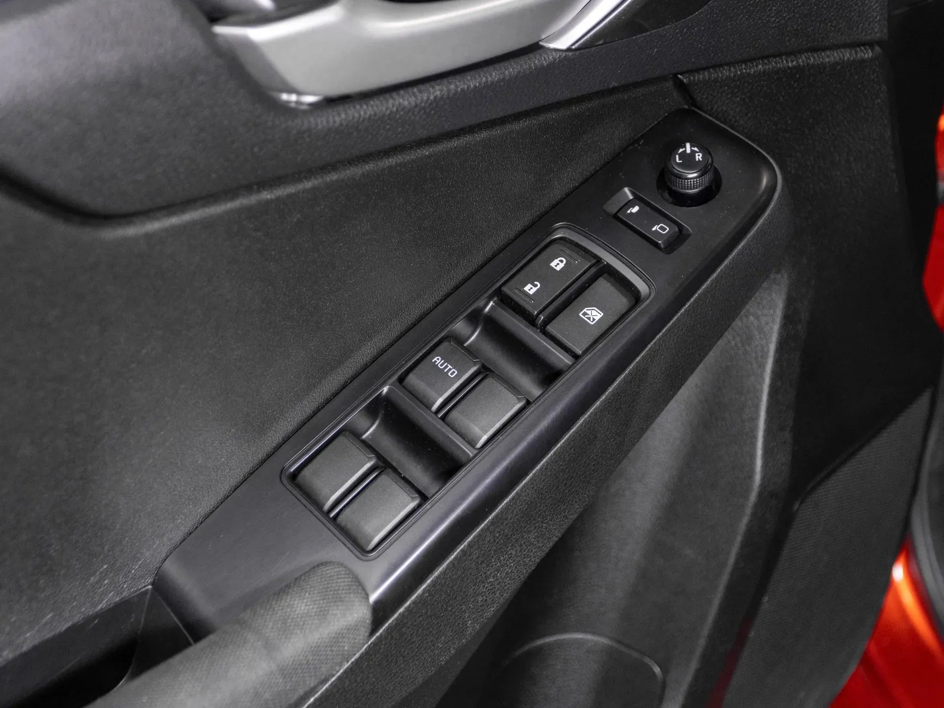 Isuzu D-Max Diesel Portocaliu - Samsaru's Car Outlet