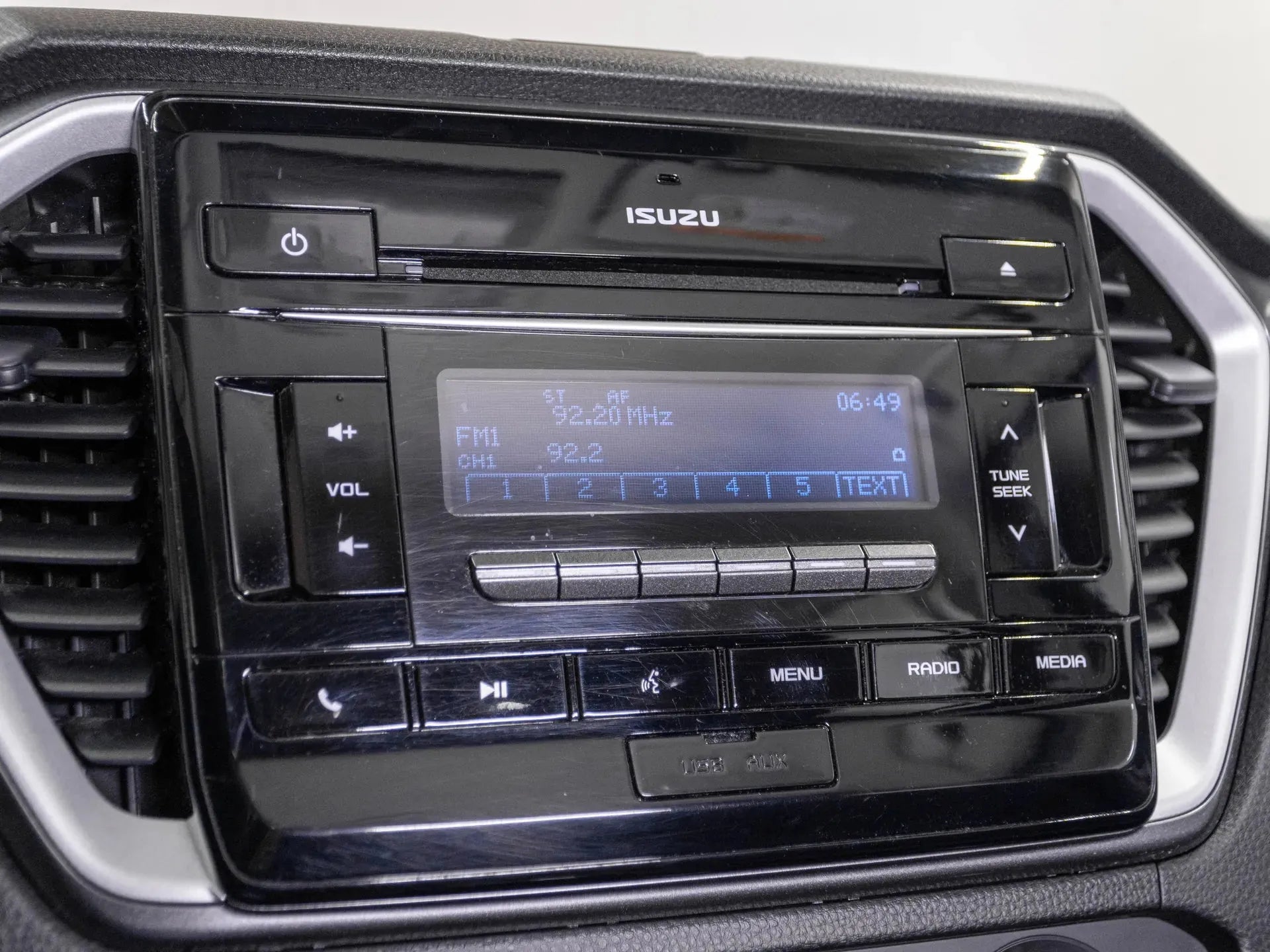Isuzu D-Max Diesel Portocaliu - Samsaru's Car Outlet