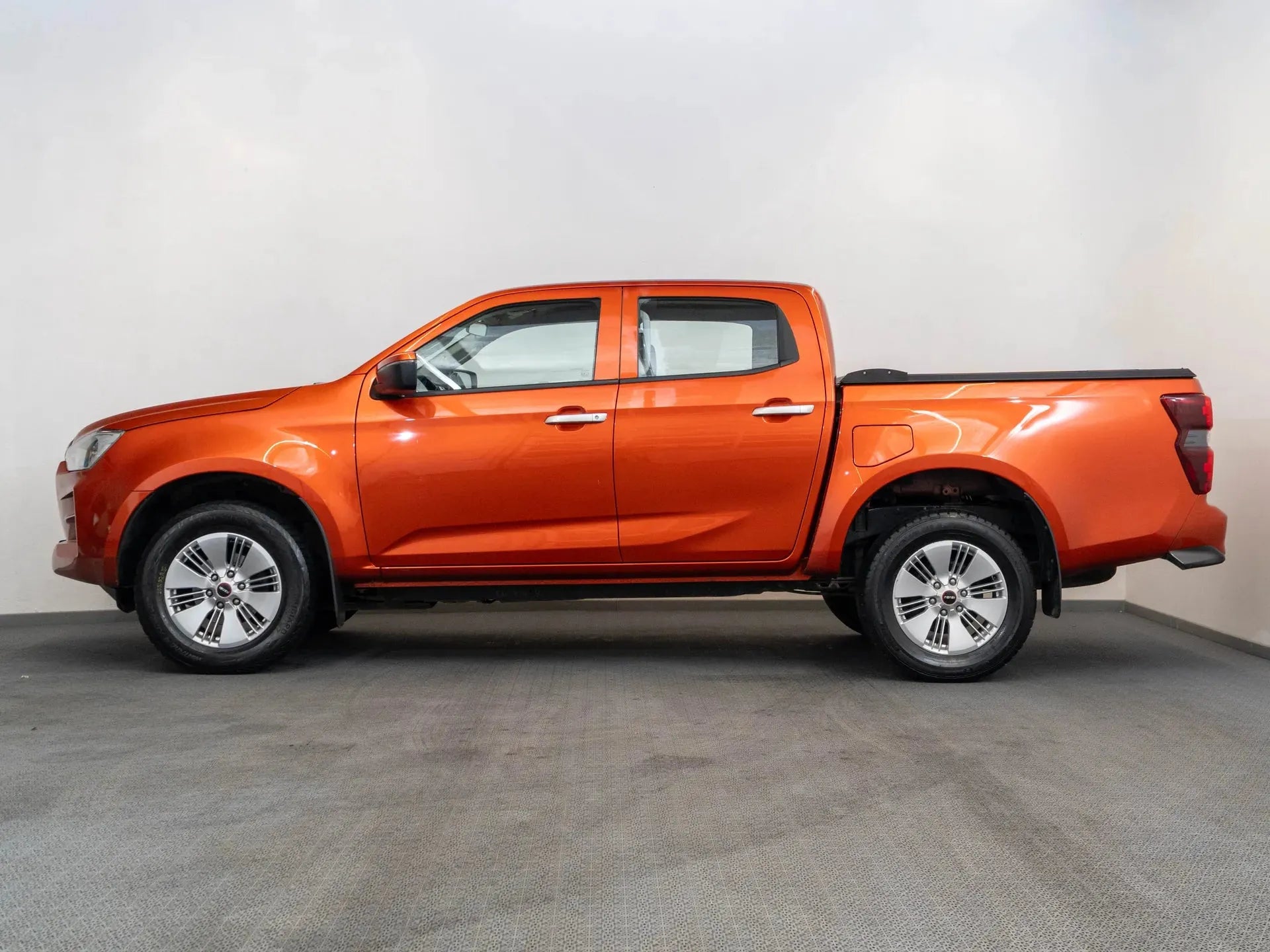 Isuzu D-Max Diesel Portocaliu - Samsaru's Car Outlet