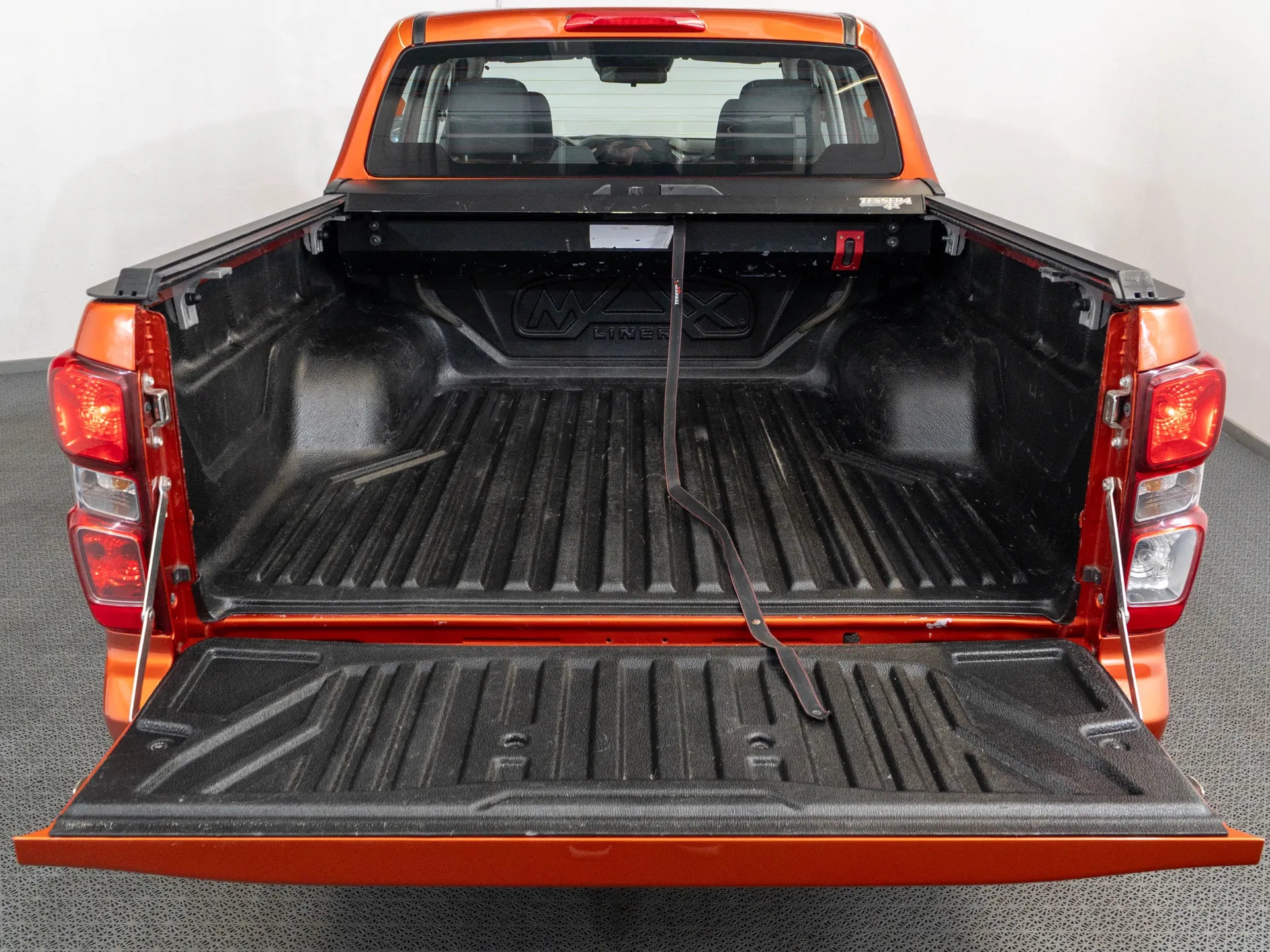 Isuzu D-Max Diesel Portocaliu - Samsaru's Car Outlet