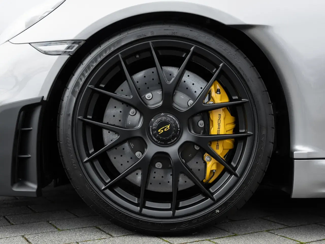 Porsche 718 Spyder RS - Samsaru's Car Outlet