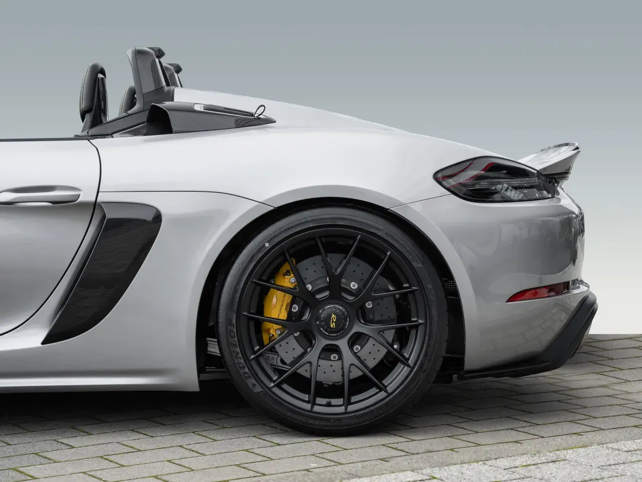 Porsche 718 Spyder RS - Samsaru's Car Outlet
