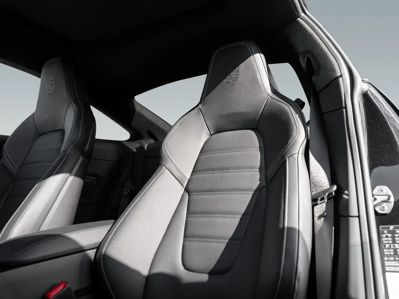 Porsche 911 Carrera S (992 II) Black - Samsaru's Car Outlet