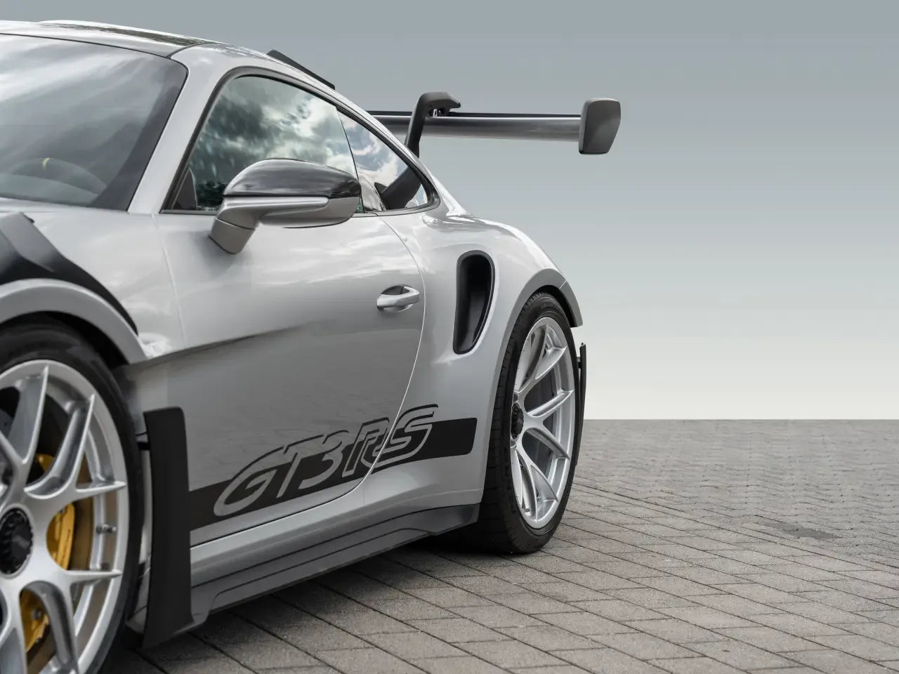 Porsche 911 GT3 RS (992 I) - Samsaru's Car Outlet
