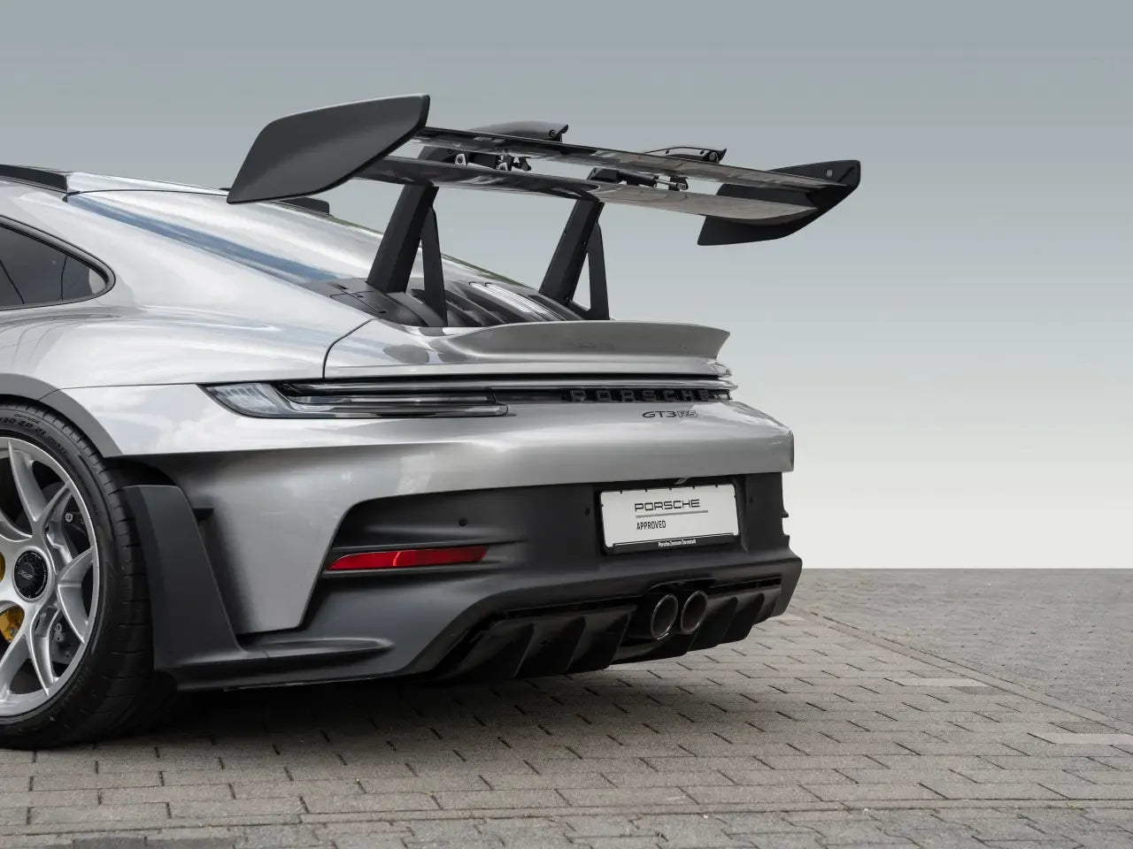 Porsche 911 GT3 RS (992 I) - Samsaru's Car Outlet