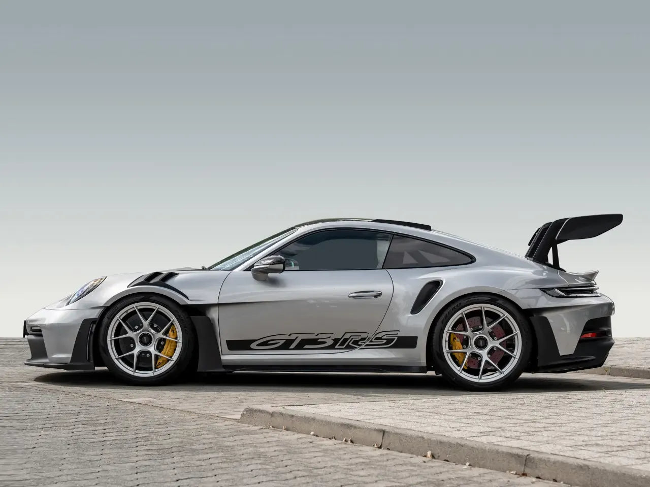 Porsche 911 GT3 RS (992 I) - Samsaru's Car Outlet