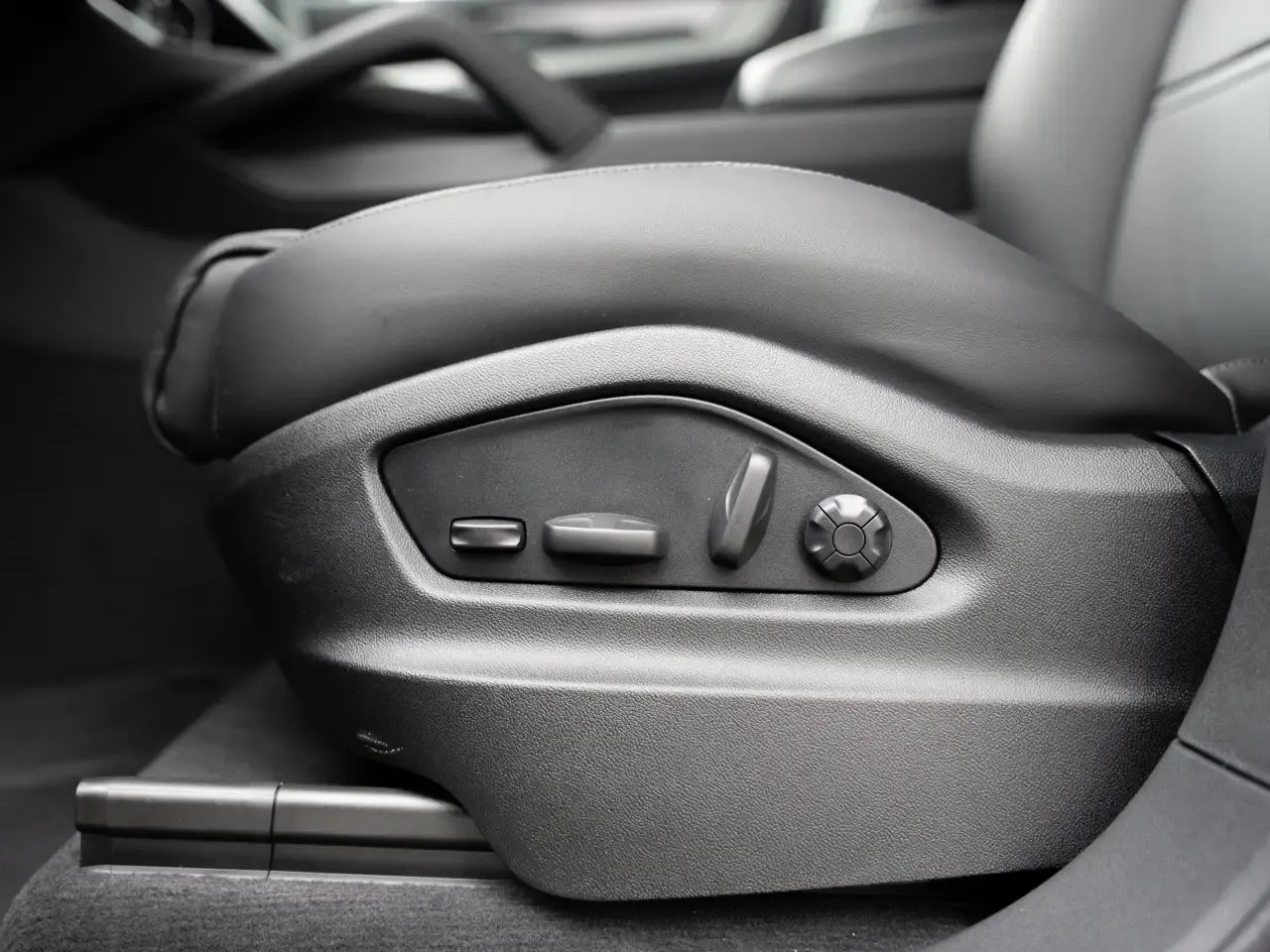 Porsche Cayenne E-Hybrid Silver - Samsaru's Car Outlet