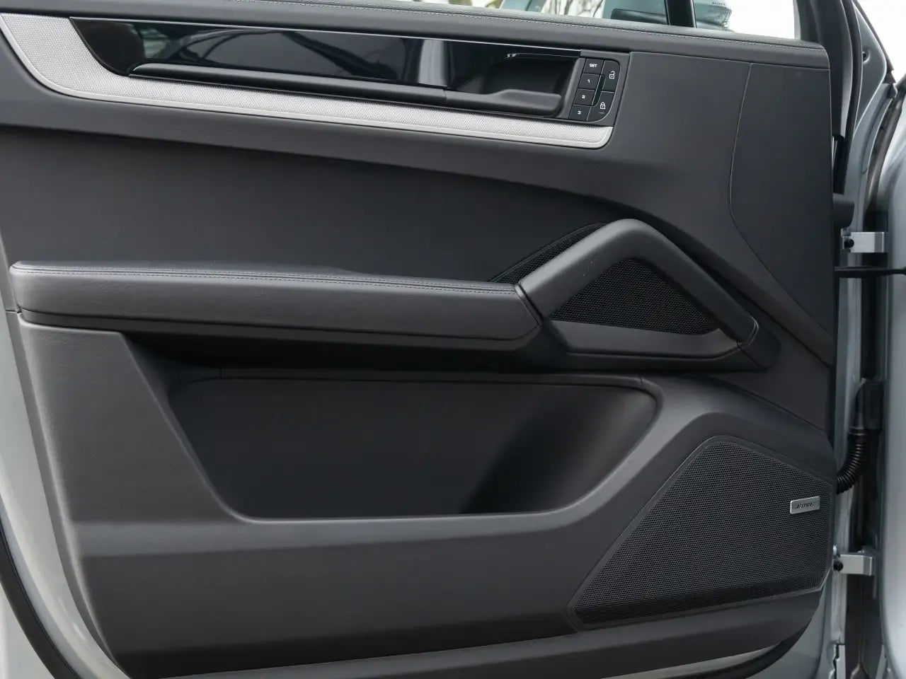 Porsche Cayenne E-Hybrid Silver - Samsaru's Car Outlet