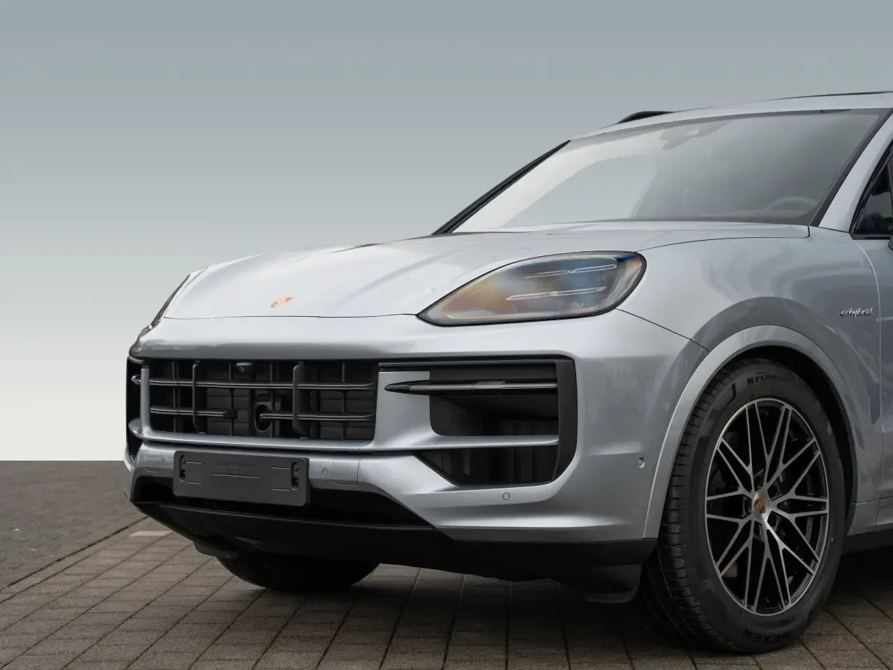 Porsche Cayenne E-Hybrid Silver - Samsaru's Car Outlet