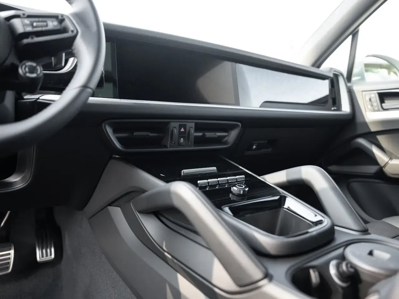 Porsche Cayenne E-Hybrid White - Samsaru's Car Outlet