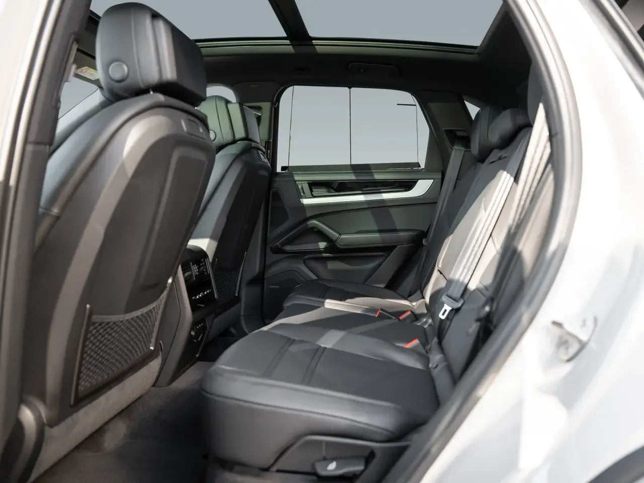Porsche Cayenne E-Hybrid White - Samsaru's Car Outlet