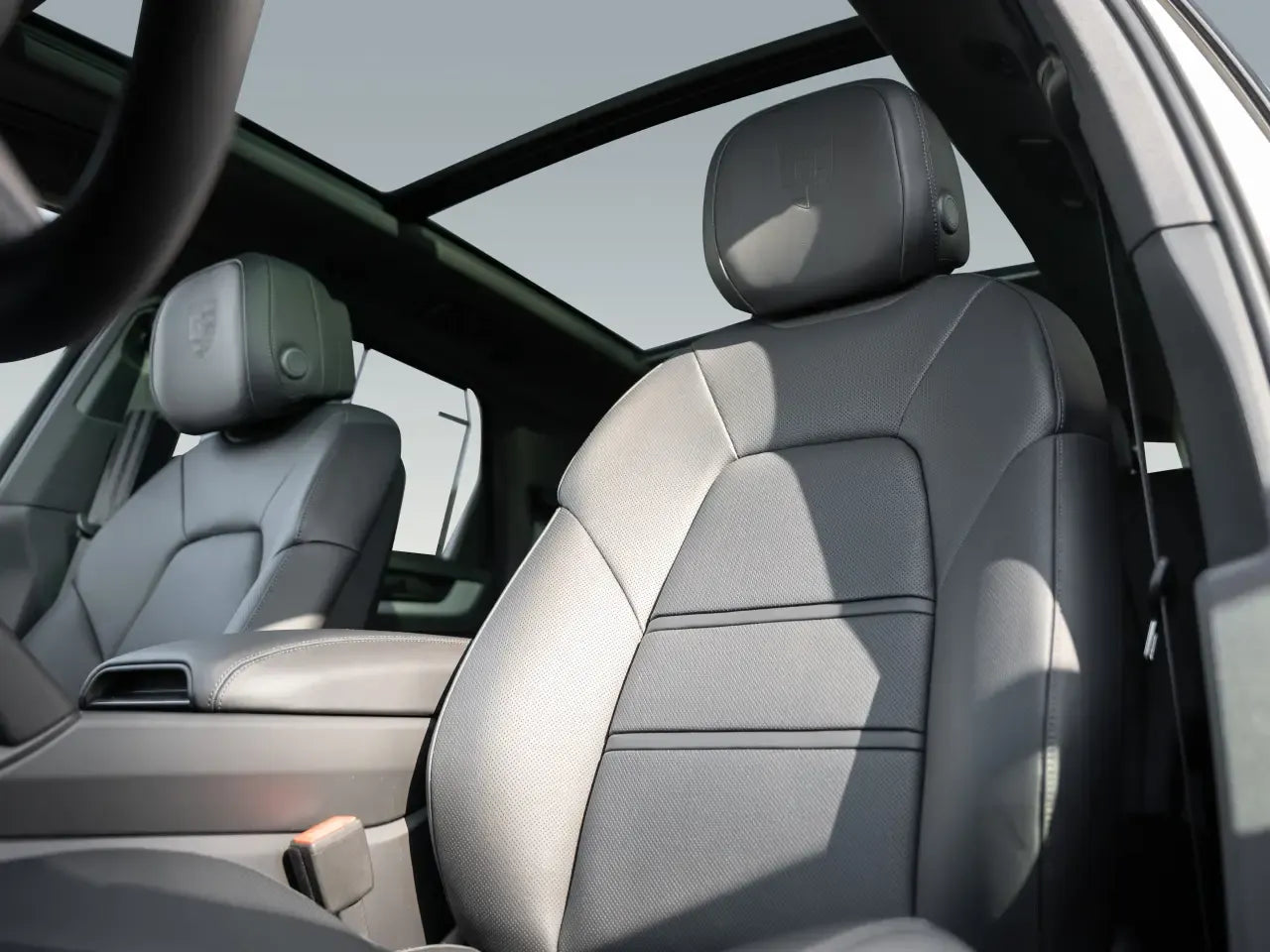Porsche Cayenne E-Hybrid White - Samsaru's Car Outlet