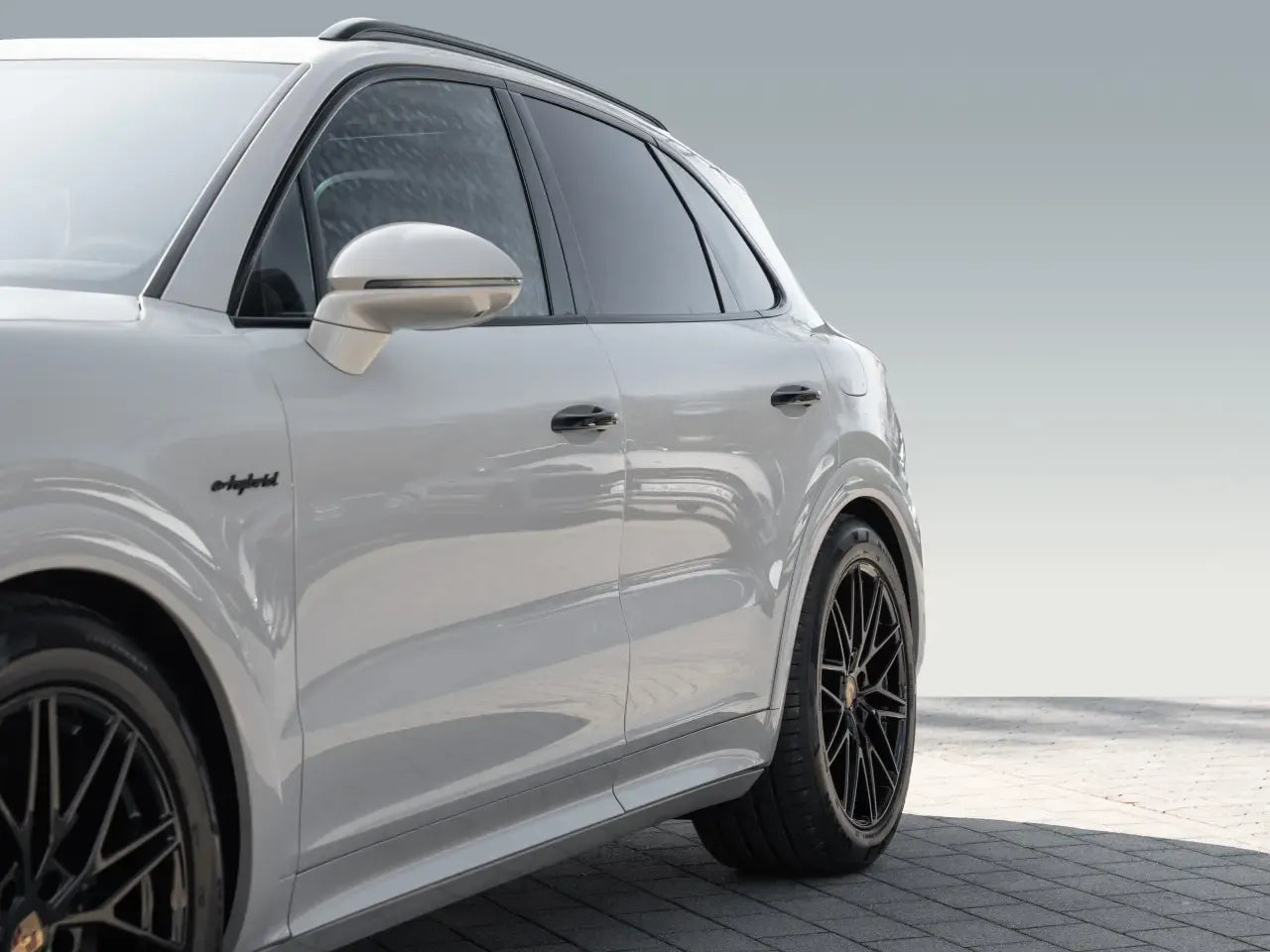 Porsche Cayenne E-Hybrid White - Samsaru's Car Outlet