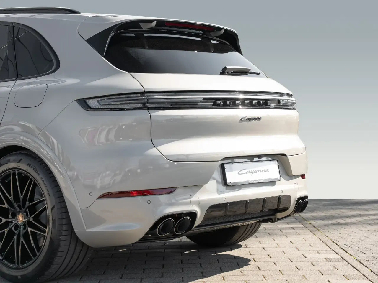 Porsche Cayenne E-Hybrid White - Samsaru's Car Outlet