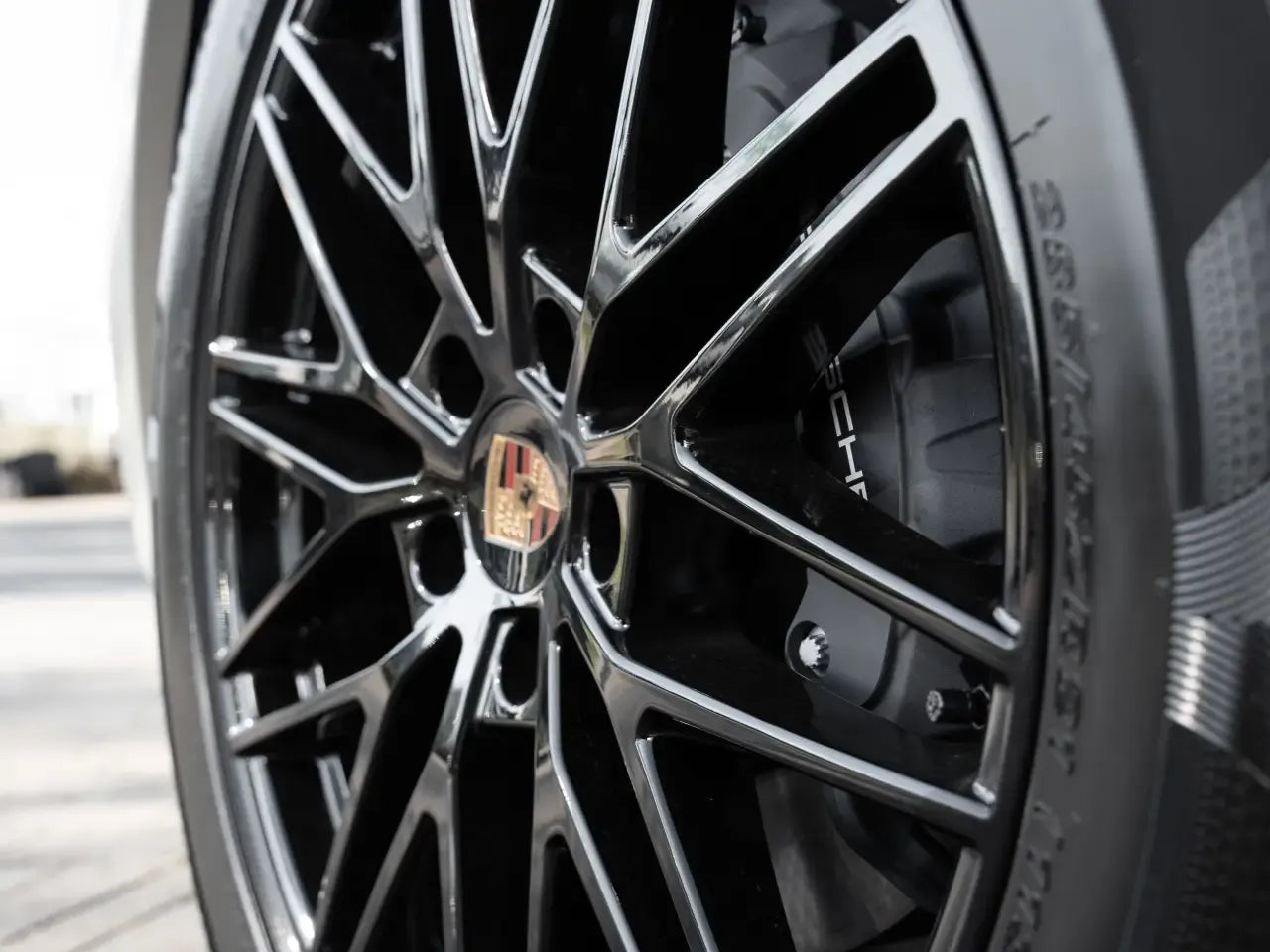 Porsche Cayenne E-Hybrid White - Samsaru's Car Outlet