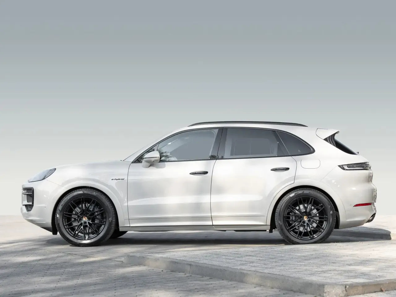 Porsche Cayenne E-Hybrid White - Samsaru's Car Outlet