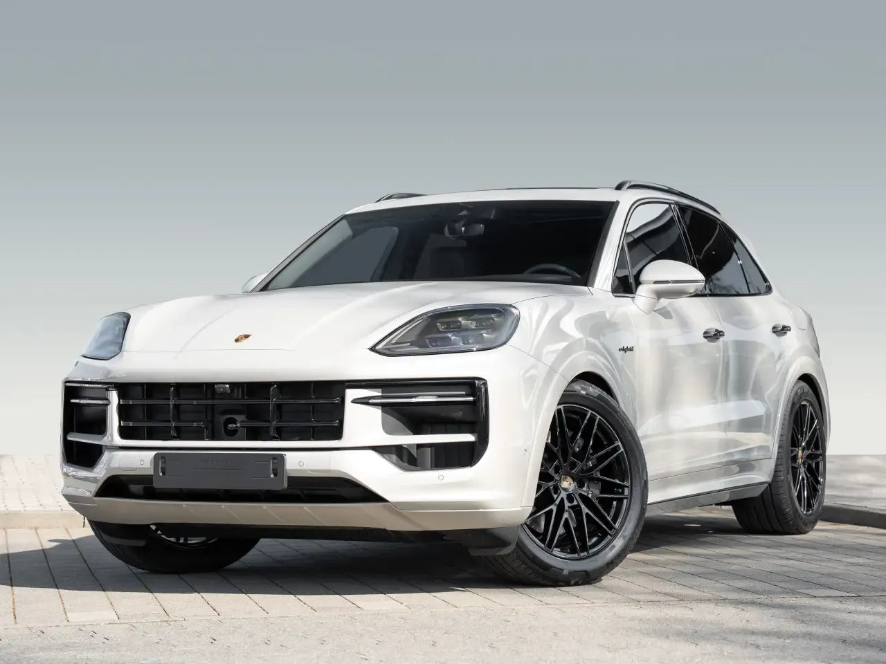 Porsche Cayenne E-Hybrid White - Samsaru's Car Outlet