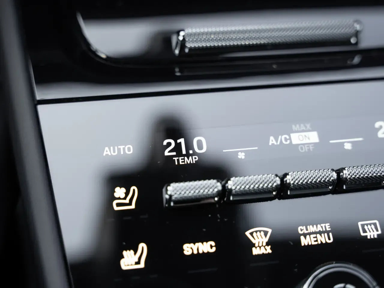Porsche Cayenne E-Hybrid White - Samsaru's Car Outlet