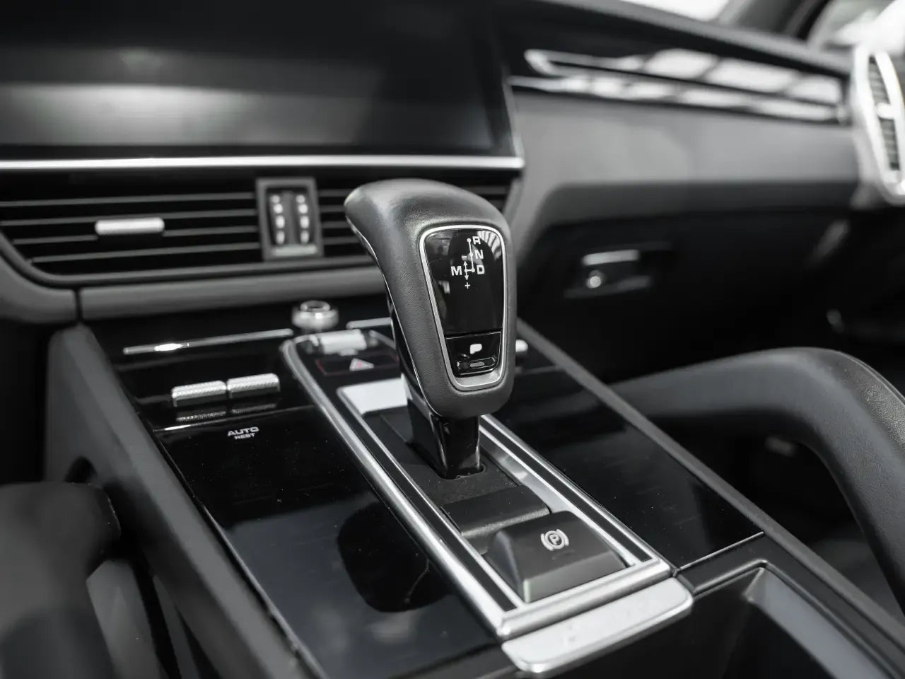 Porsche Cayenne S - Samsaru's Car Outlet