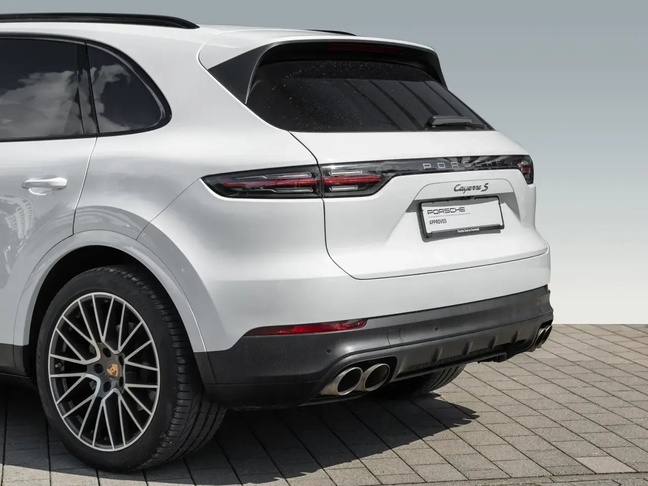 Porsche Cayenne S - Samsaru's Car Outlet