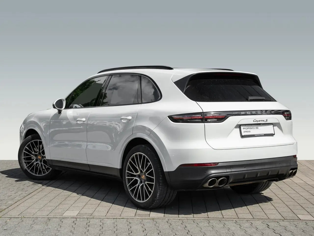 Porsche Cayenne S - Samsaru's Car Outlet