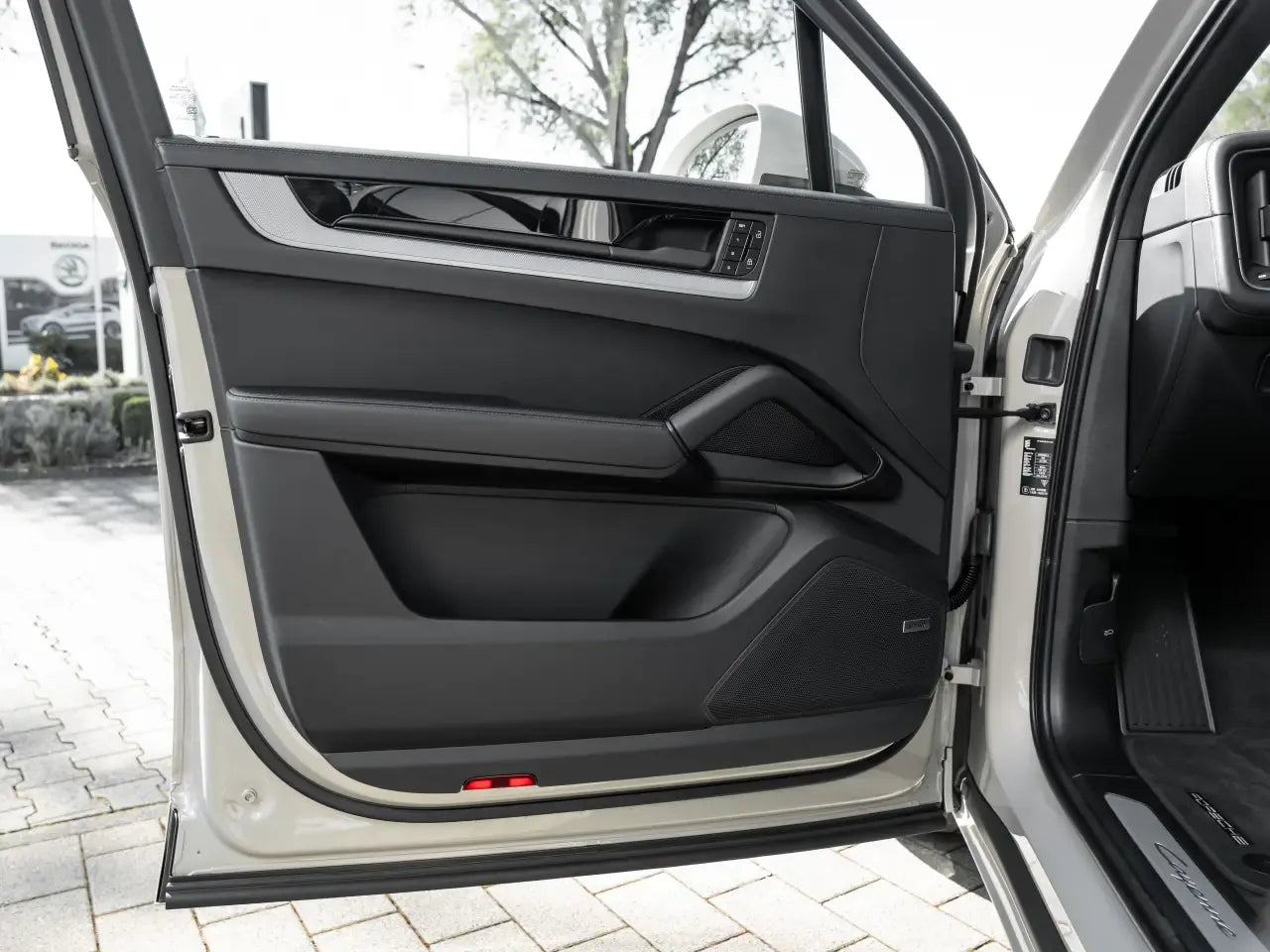 Porsche Cayenne - Samsaru's Car Outlet