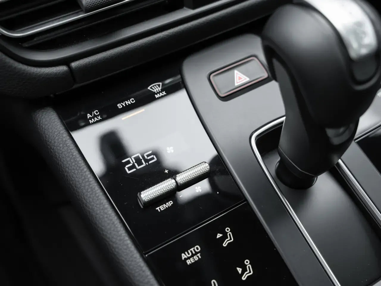 Porsche Macan 2.0 Benzina 265cp - Samsaru's Car Outlet