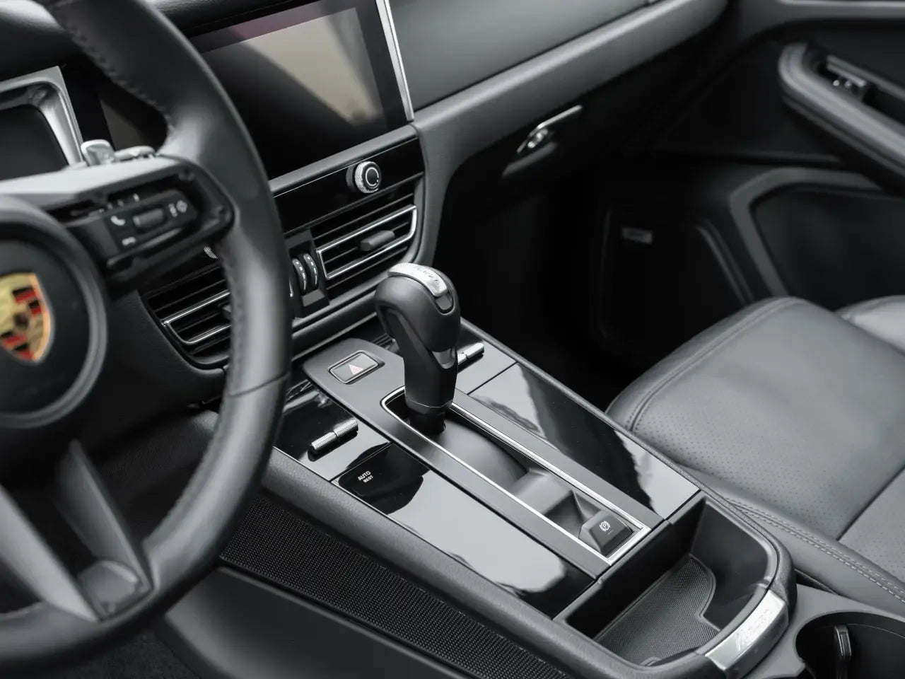 Porsche Macan 2.0 Benzina 265cp - Samsaru's Car Outlet