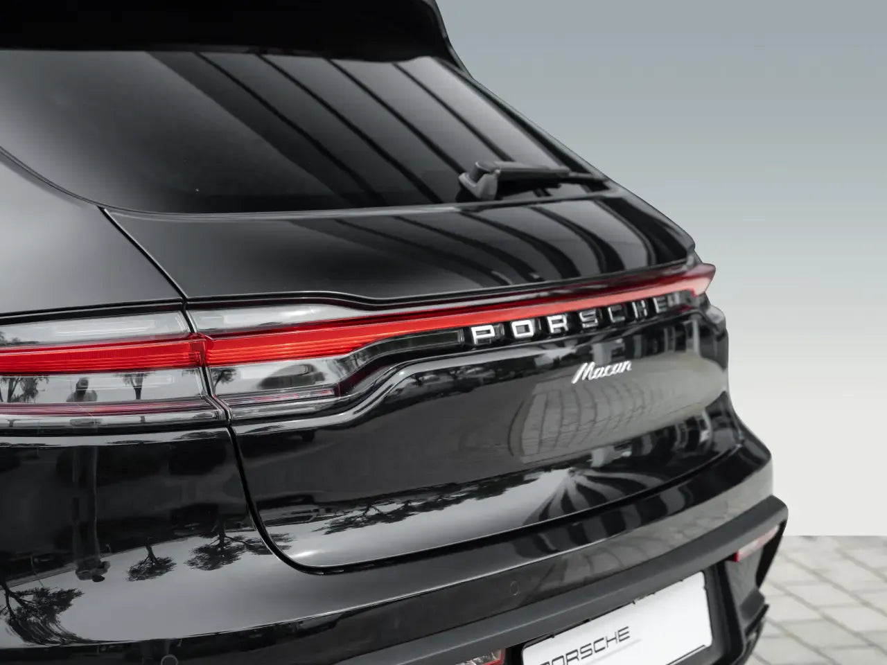 Porsche Macan 2.0 Benzina 265cp - Samsaru's Car Outlet