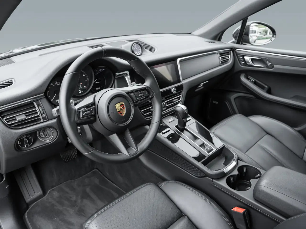 Porsche Macan 2.0 Benzina 265cp - Samsaru's Car Outlet