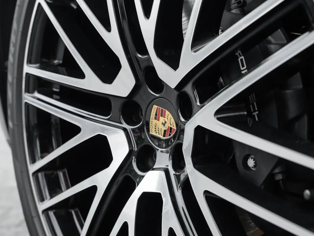 Porsche Macan 2.0 Benzina 265cp - Samsaru's Car Outlet